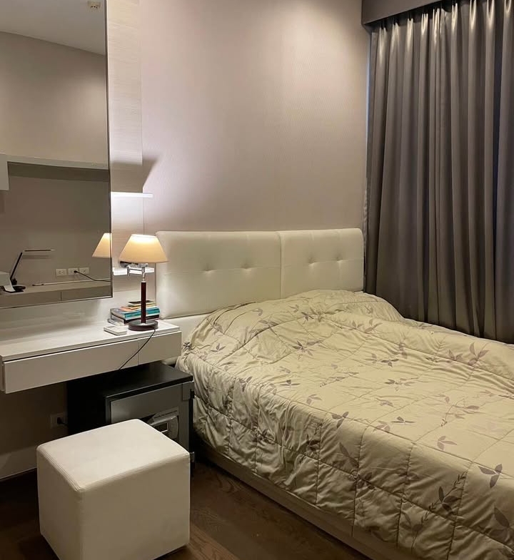 1-bed 1-bath 45 sqm condo on 35th floor at Q Asoke. Prime location near MRT. Tenanted until Apr 2026. For sale at 8MB. High-rise, fully furnished unit.