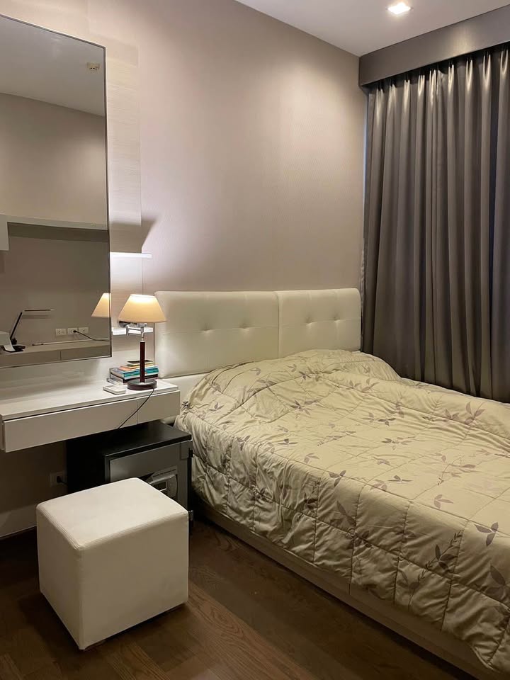 1-bed 1-bath 45 sqm condo on 35th floor at Q Asoke. Prime location near MRT. Tenanted until Apr 2026. For sale at 8MB. High-rise, fully furnished unit.