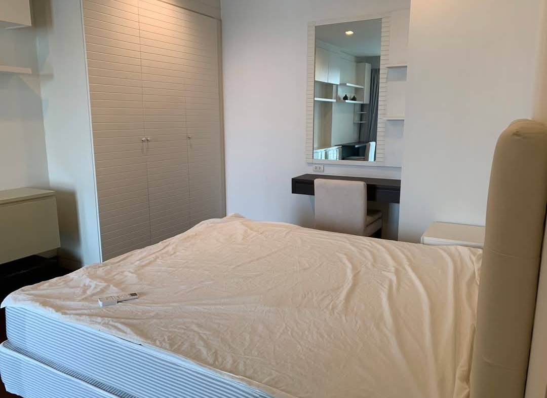 Spacious 4-bed condo at Ivy Thonglor, 198 sq.m, fully furnished on the 24th floor. Rent 130,000 THB/month. Prime Sukhumvit 55 location. BTS Thonglor nearby.