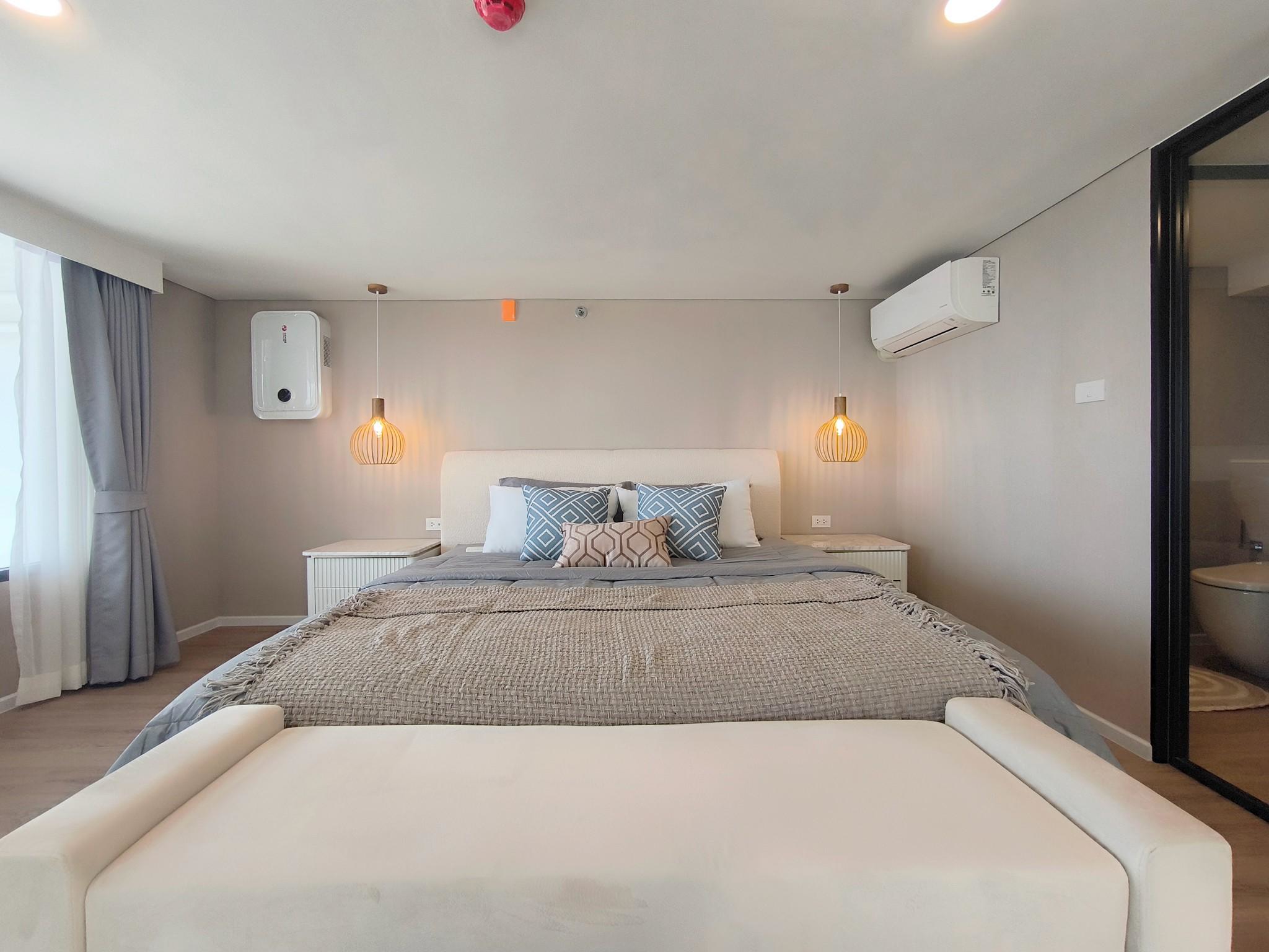 Modern 2-bed, 2-bath duplex condo at Siamese Rama 9. 65 sq.m on 17F, fully furnished. Just minutes to MRT Rama 9. Rent 55,000 THB/month. Ready to move in.