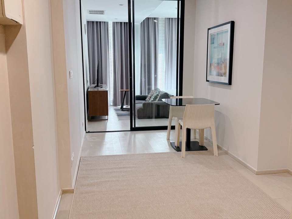 Modern 1-bed condo at Noble Ploenchit, 47 sq.m, garden view, private lift access. Located near BTS Ploenchit. Fully equipped and ready to move in.