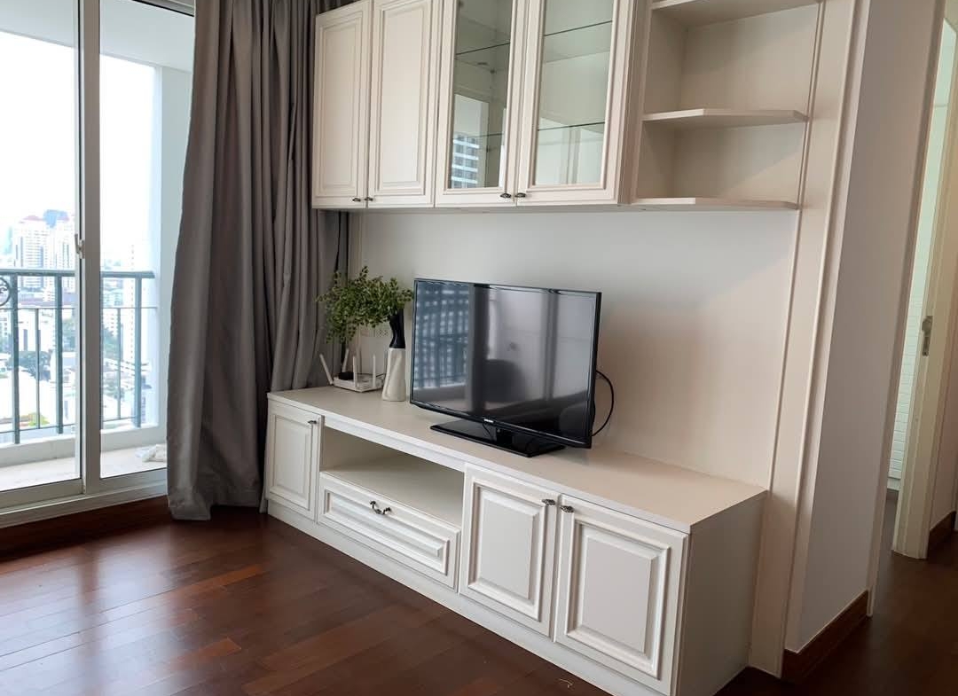 Spacious 4-bed condo at Ivy Thonglor, 198 sq.m, fully furnished on the 24th floor. Rent 130,000 THB/month. Prime Sukhumvit 55 location. BTS Thonglor nearby.