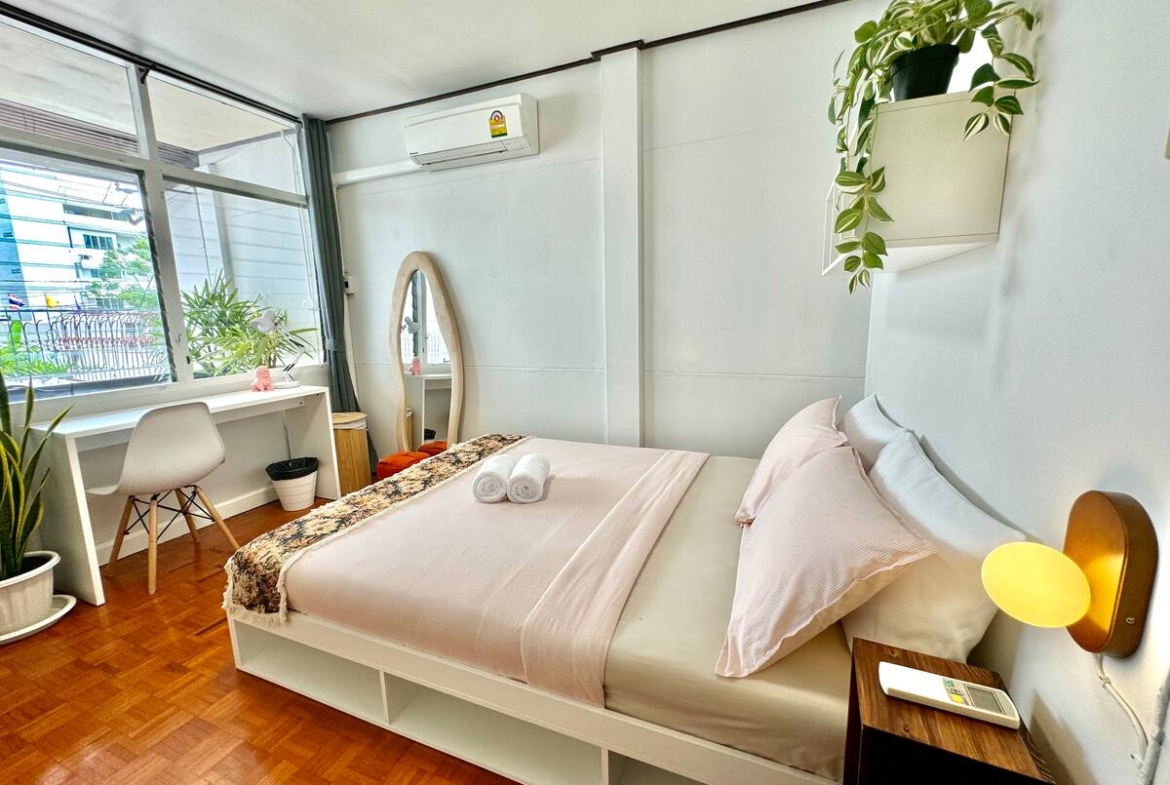 Pet-friendly 3-bed, 2-bath house for rent in Ekkamai 12/Pridi 31. Fully furnished. Short-term lease only (May–August 2025). Rent 65,000 THB/month.