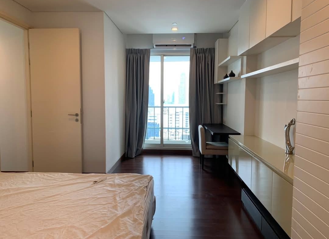 Spacious 4-bed condo at Ivy Thonglor, 198 sq.m, fully furnished on the 24th floor. Rent 130,000 THB/month. Prime Sukhumvit 55 location. BTS Thonglor nearby.