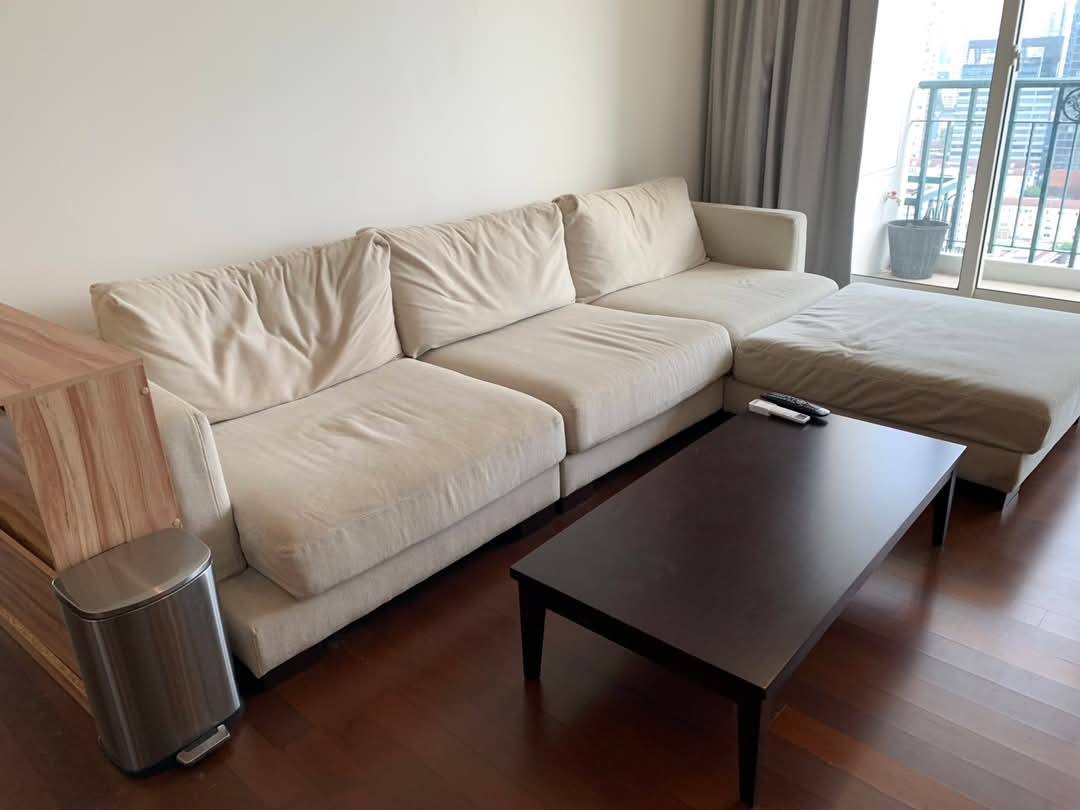 Spacious 4-bed condo at Ivy Thonglor, 198 sq.m, fully furnished on the 24th floor. Rent 130,000 THB/month. Prime Sukhumvit 55 location. BTS Thonglor nearby.