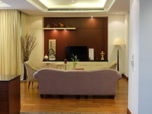 3-Bedrooms 4-Bathrooms 220 sqm Condo with Maid’s Quarter at Royal Residence Park For Rent – 150,000 THB/Month