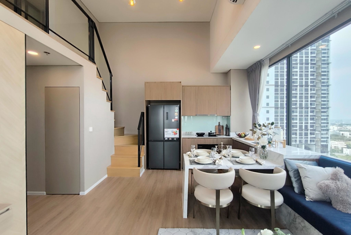 Modern 2-bed, 2-bath duplex condo at Siamese Rama 9. 65 sq.m on 17F, fully furnished. Just minutes to MRT Rama 9. Rent 55,000 THB/month. Ready to move in.