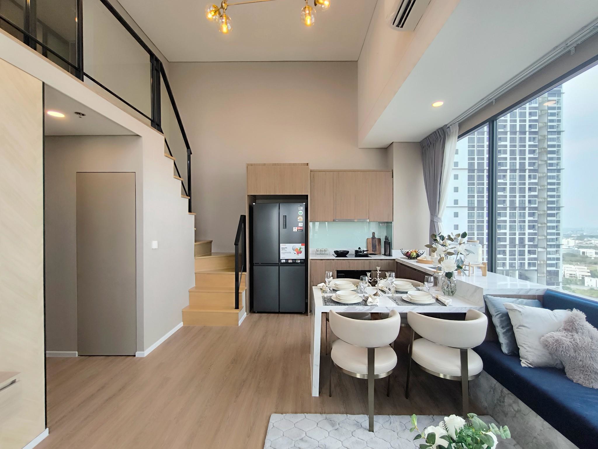 Modern 2-bed, 2-bath duplex condo at Siamese Rama 9. 65 sq.m on 17F, fully furnished. Just minutes to MRT Rama 9. Rent 55,000 THB/month. Ready to move in.