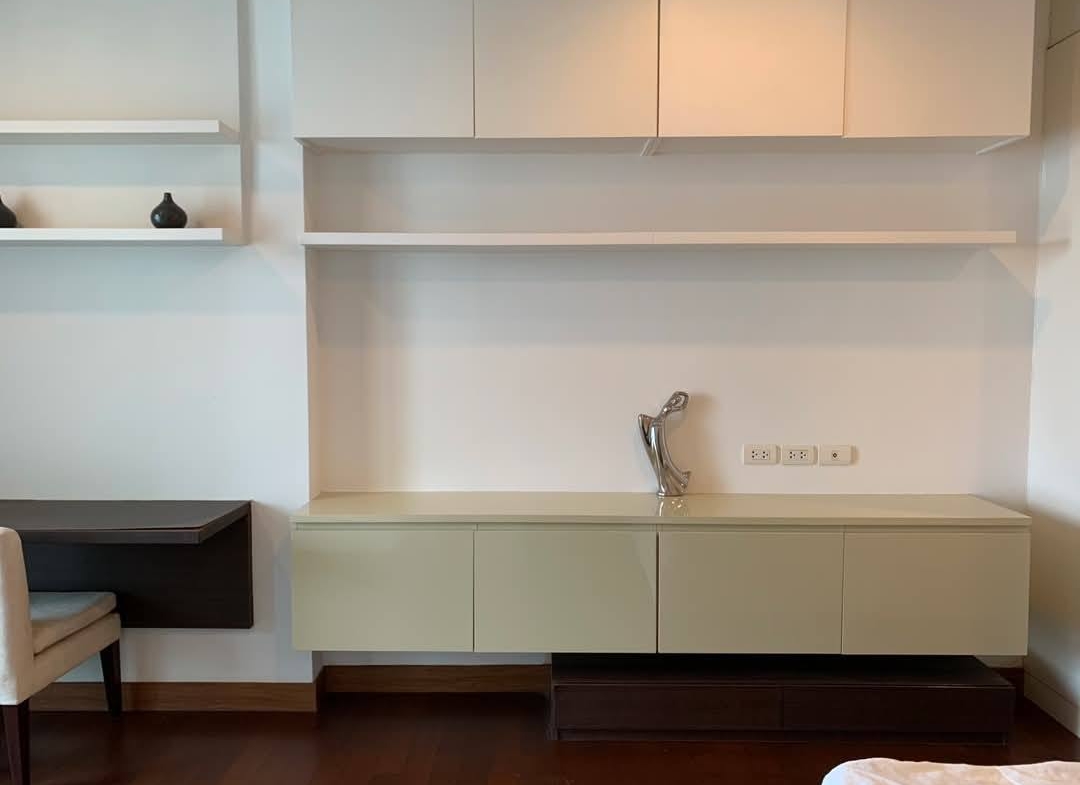 Spacious 4-bed condo at Ivy Thonglor, 198 sq.m, fully furnished on the 24th floor. Rent 130,000 THB/month. Prime Sukhumvit 55 location. BTS Thonglor nearby.