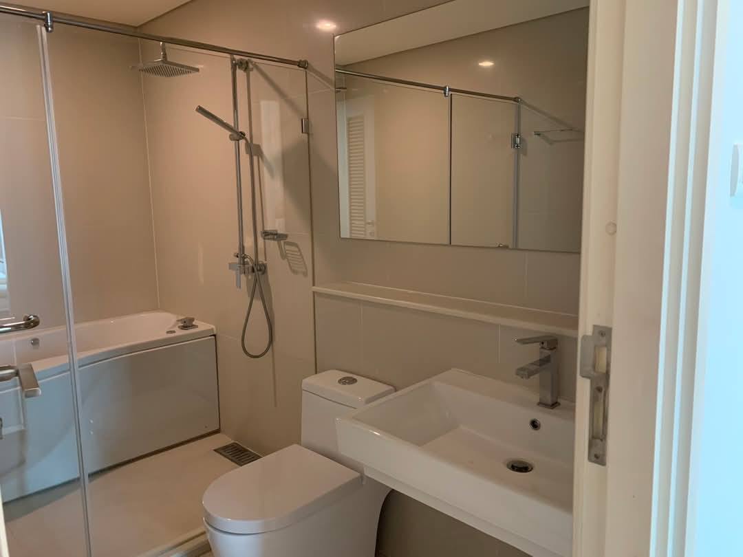 Spacious 4-bed condo at Ivy Thonglor, 198 sq.m, fully furnished on the 24th floor. Rent 130,000 THB/month. Prime Sukhumvit 55 location. BTS Thonglor nearby.