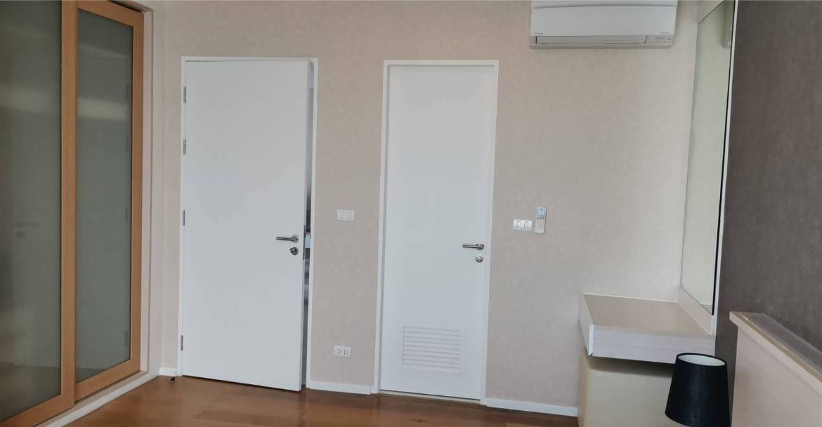 Pet-friendly 2-bed, 2-bath condo at Estella Ekkamai, 59.42 sqm, fully furnished, 24th floor, top facilities. Only 35,000 THB/month. Available March 31, 2025.