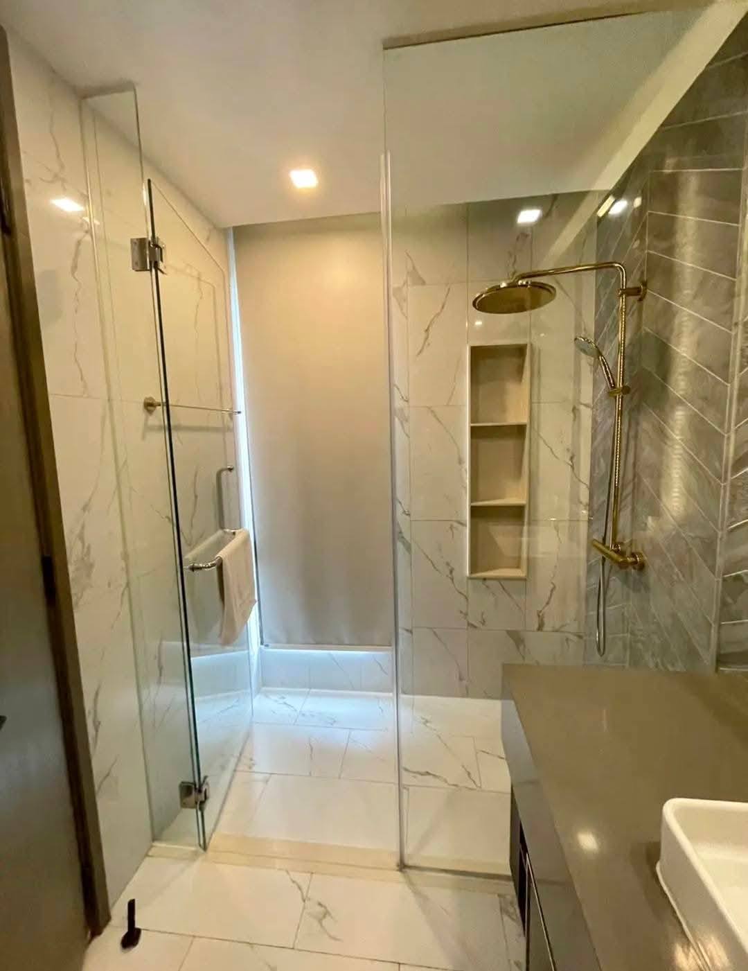 Luxury 2+1BR condo at Mieler Sukhumvit 40, 110 SQM, fully furnished, near BTS Ekkamai. Rent 70K/month or Sale 15.5MB. Spacious, stylish, private living.