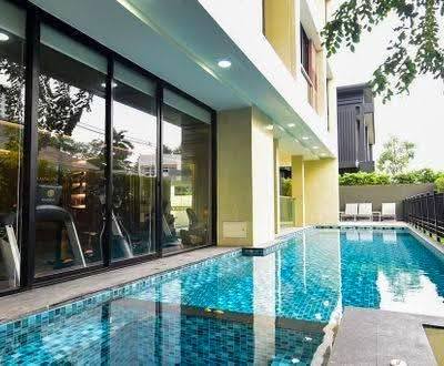 Luxury 2+1BR condo at Mieler Sukhumvit 40, 110 SQM, fully furnished, near BTS Ekkamai. Rent 70K/month or Sale 15.5MB. Spacious, stylish, private living.