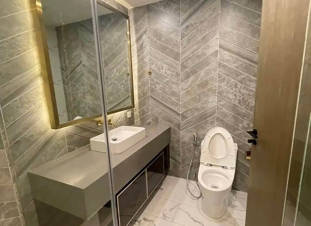 Luxury 2+1BR condo at Mieler Sukhumvit 40, 110 SQM, fully furnished, near BTS Ekkamai. Rent 70K/month or Sale 15.5MB. Spacious, stylish, private living.