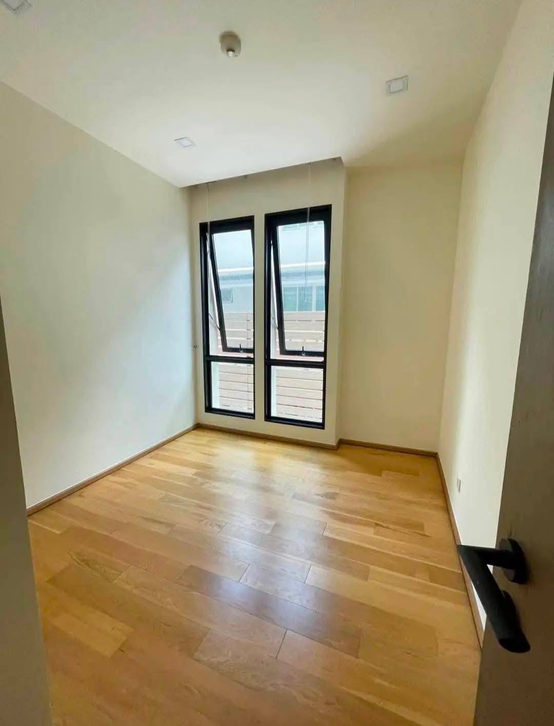 Luxury 2+1BR condo at Mieler Sukhumvit 40, 110 SQM, fully furnished, near BTS Ekkamai. Rent 70K/month or Sale 15.5MB. Spacious, stylish, private living.