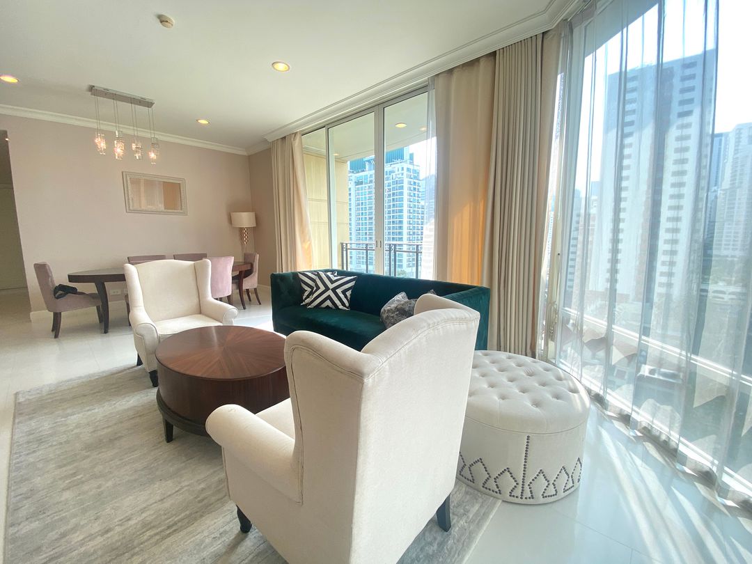 Stunning 3-bedroom, 3-bathroom private residence, 176 sqm with private lift and unblocked views, pet-friendly, 1km from BTS Phrom Phong. Rent for THB 120,000/month.