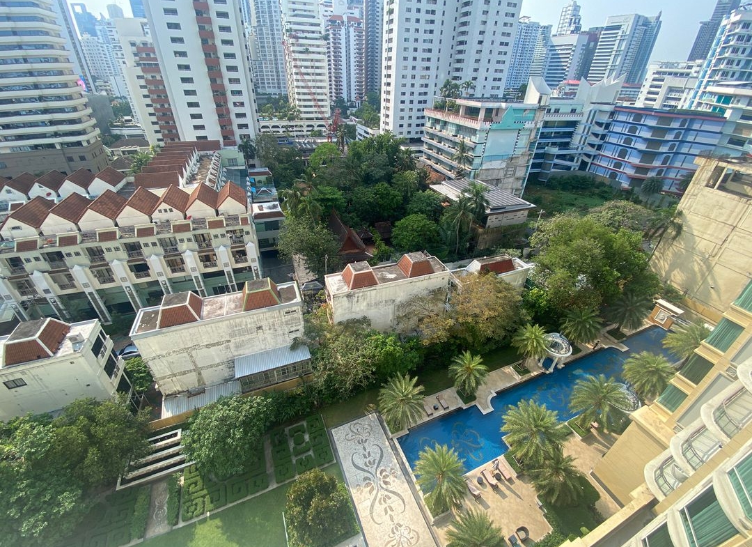 Stunning 3-bedroom, 3-bathroom private residence, 176 sqm with private lift and unblocked views, pet-friendly, 1km from BTS Phrom Phong. Rent for THB 120,000/month.