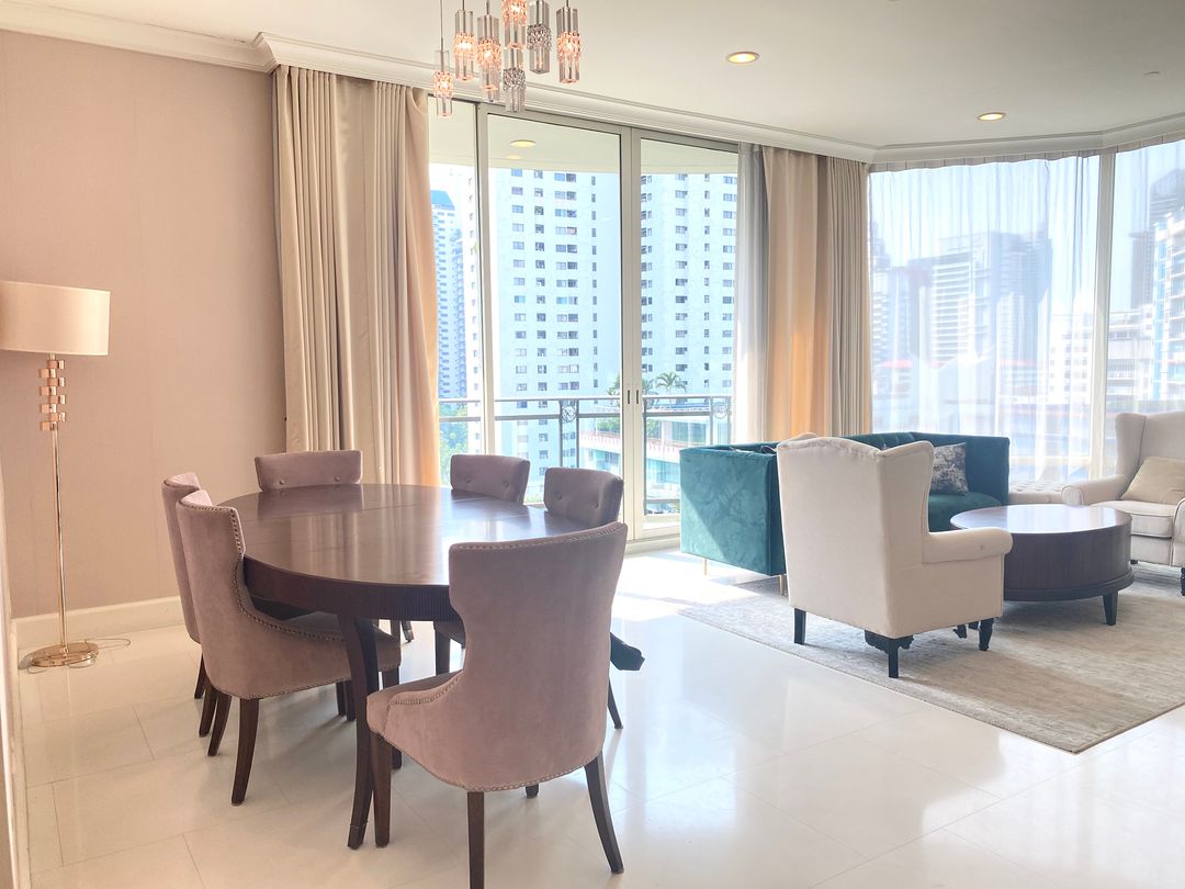 Stunning 3-bedroom, 3-bathroom private residence, 176 sqm with private lift and unblocked views, pet-friendly, 1km from BTS Phrom Phong. Rent for THB 120,000/month.
