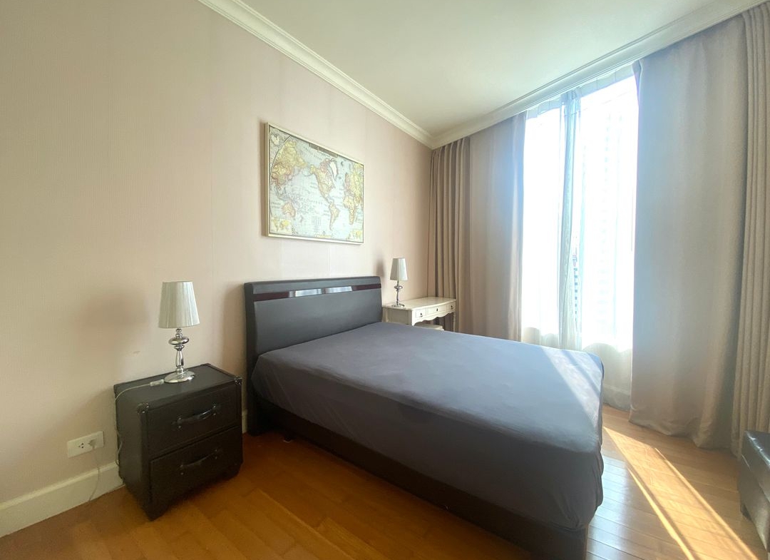 Stunning 3-bedroom, 3-bathroom private residence, 176 sqm with private lift and unblocked views, pet-friendly, 1km from BTS Phrom Phong. Rent for THB 120,000/month.