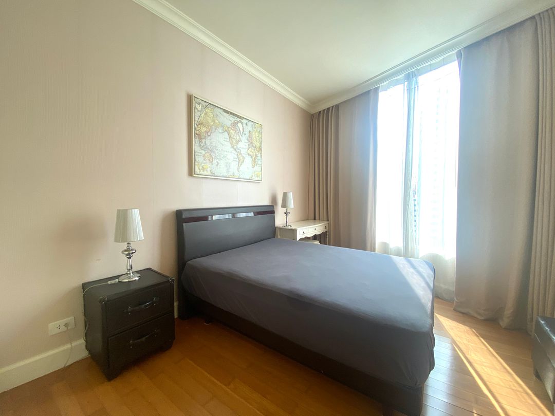 Stunning 3-bedroom, 3-bathroom private residence, 176 sqm with private lift and unblocked views, pet-friendly, 1km from BTS Phrom Phong. Rent for THB 120,000/month.