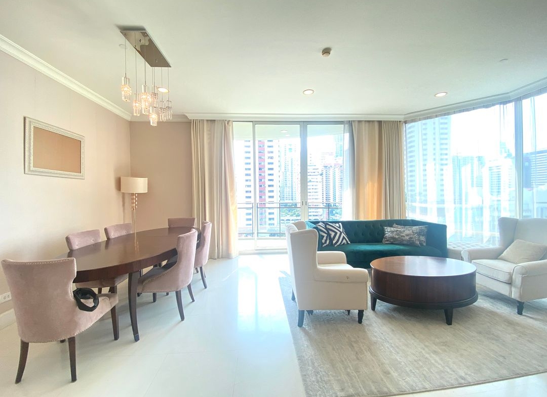 Stunning 3-bedroom, 3-bathroom private residence, 176 sqm with private lift and unblocked views, pet-friendly, 1km from BTS Phrom Phong. Rent for THB 120,000/month.