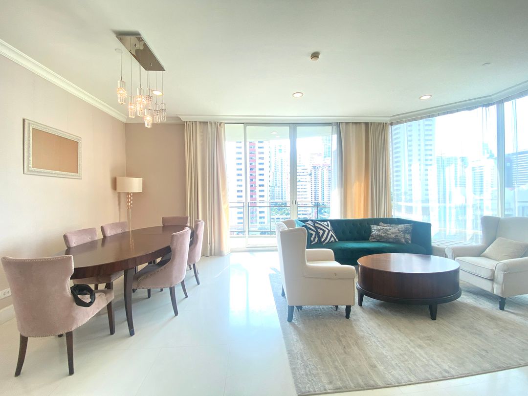 Stunning 3-bedroom, 3-bathroom private residence, 176 sqm with private lift and unblocked views, pet-friendly, 1km from BTS Phrom Phong. Rent for THB 120,000/month.