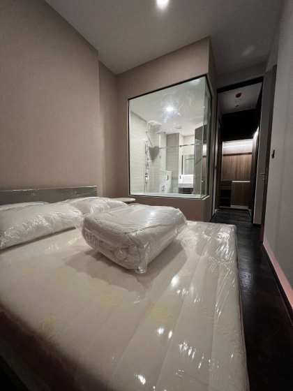 Stylish 1BR condo at Park Origin Thonglor Tower 1, high floor, 33 sqm, stunning city views. 33,000 THB/month. Prime Thonglor location. Great facilities.