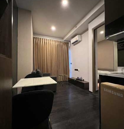 Stylish 1BR condo at Park Origin Thonglor Tower 1, high floor, 33 sqm, stunning city views. 33,000 THB/month. Prime Thonglor location. Great facilities.