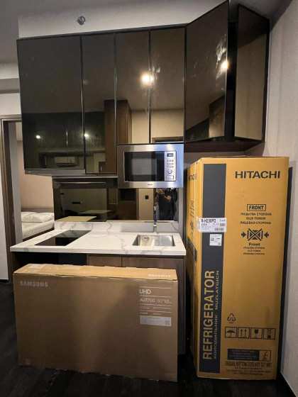 Stylish 1BR condo at Park Origin Thonglor Tower 1, high floor, 33 sqm, stunning city views. 33,000 THB/month. Prime Thonglor location. Great facilities.