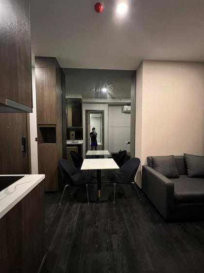 Stylish 1BR condo at Park Origin Thonglor Tower 1, high floor, 33 sqm, stunning city views. 33,000 THB/month. Prime Thonglor location. Great facilities.