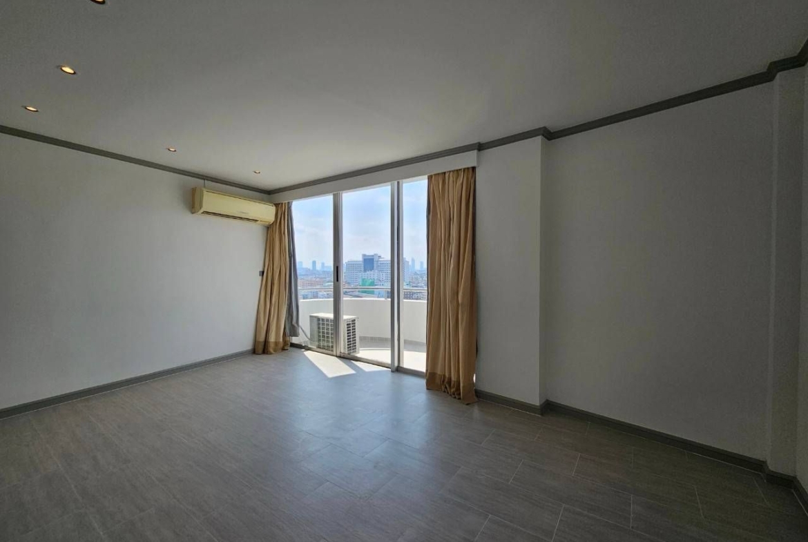 3-Bed, 3-Bath, 273 sqm Condo at Supakarn, IconSiam Station, For Sale at 29.5M THB – Riverfront Views, Luxury Living in Central Bangkok