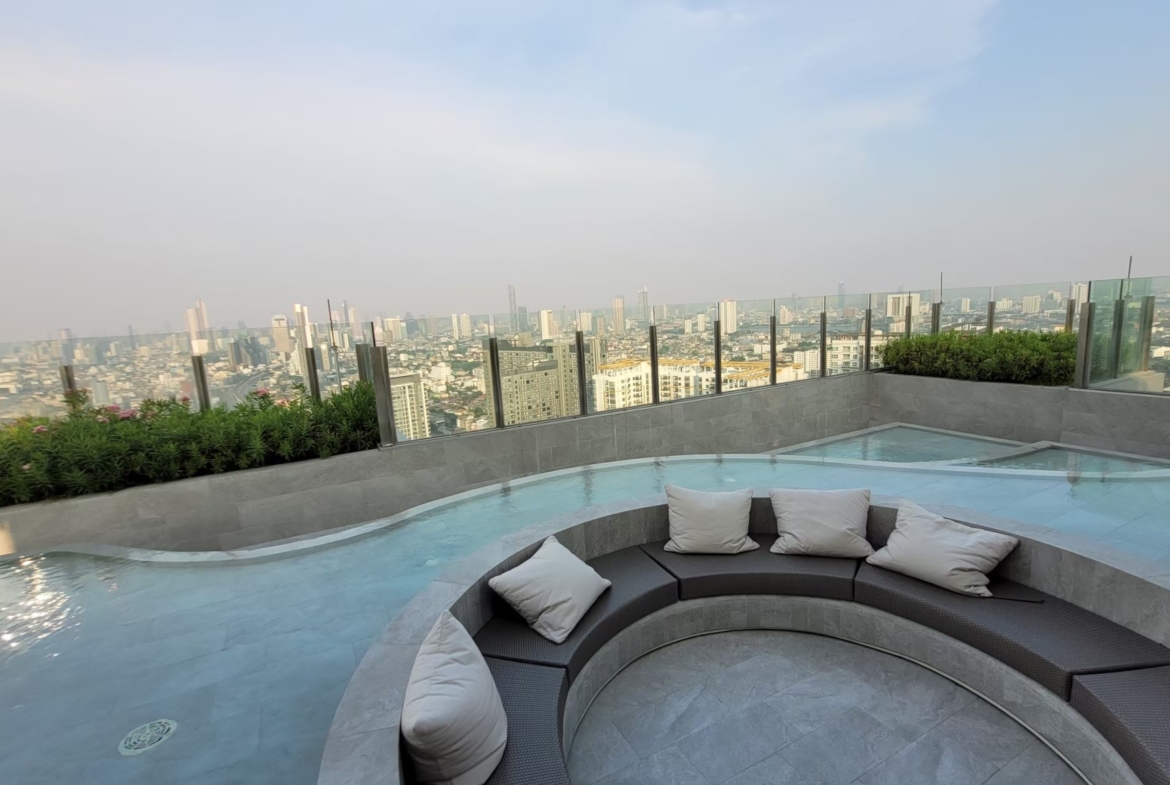 1-Bed, 1-Bath, 40 SQ.M Condo at Life Sathorn Sierra. Rent 18,500 THB/month. Near BTS Talat Phlu. Modern Living with Pool View & Premium Amenities