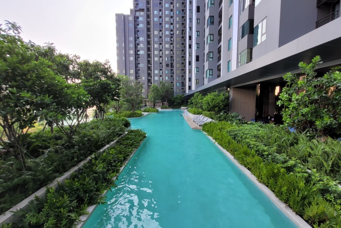 1-Bed, 1-Bath, 40 SQ.M Condo at Life Sathorn Sierra. Rent 18,500 THB/month. Near BTS Talat Phlu. Modern Living with Pool View & Premium Amenities