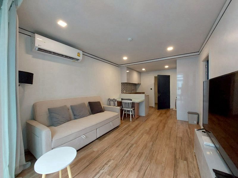 1-Bed, 1-Bath, 51 SQ.M Condo at Maestro 01 Sathorn-Yenakat, Rent 30,000 THB/month or Buy 7,300,000 THB, Near MRT Lumpini, Pet-Friendly