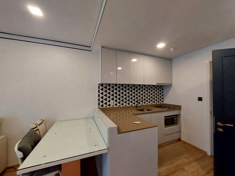 1-Bed, 1-Bath, 51 SQ.M Condo at Maestro 01 Sathorn-Yenakat, Rent 30,000 THB/month or Buy 7,300,000 THB, Near MRT Lumpini, Pet-Friendly