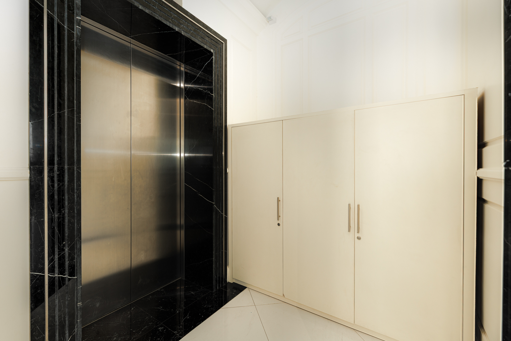 2-BR, 2-Bath, 111.33 sqm Condo at Royce Private Residences Sukhumvit 31, BTS Phrom Phong – For Sale at ฿20.5M