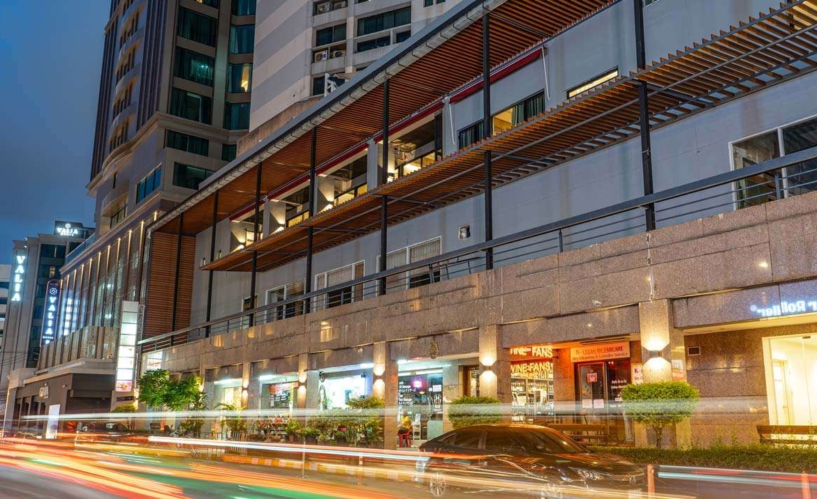 3-Bedroom, 4-Bathroom, 326 sqm Luxury Loft Condo for Sale at The Chocolate Factory, Sukhumvit Soi 24, Near BTS Phrom Phong, Freehold, 43.5M THB