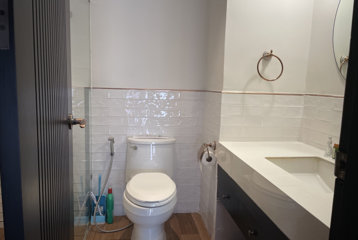3-Bed, 3-Bath Condo for Sale at Baan Phrompong, 193 sqm, ฿11.5 Million, Near Phrom Phong BTS – Luxury Living in Sukhumvit 39, Bangkok.