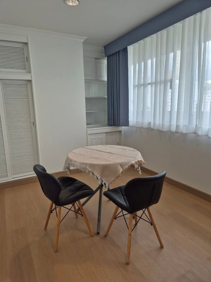 3-Bedroom, 2-Bathroom Condo for Rent, 200 SQM at DS Tower 1 Sukhumvit 33, 79,000 THB/Month, Near Phrom Phong BTS, Newly Renovated