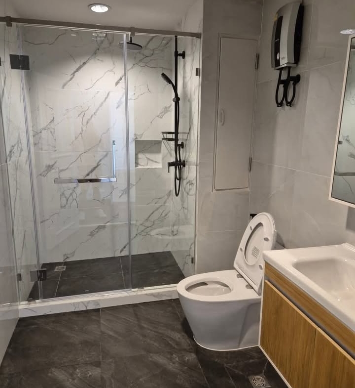 3-Bedroom, 2-Bathroom Condo for Rent, 200 SQM at DS Tower 1 Sukhumvit 33, 79,000 THB/Month, Near Phrom Phong BTS, Newly Renovated