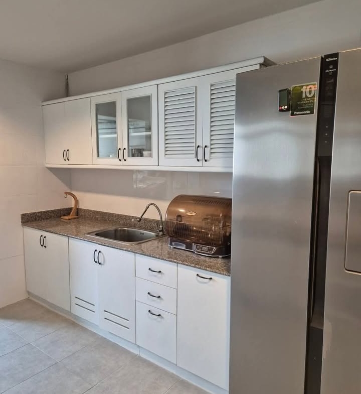 3-Bedroom, 2-Bathroom Condo for Rent, 200 SQM at DS Tower 1 Sukhumvit 33, 79,000 THB/Month, Near Phrom Phong BTS, Newly Renovated