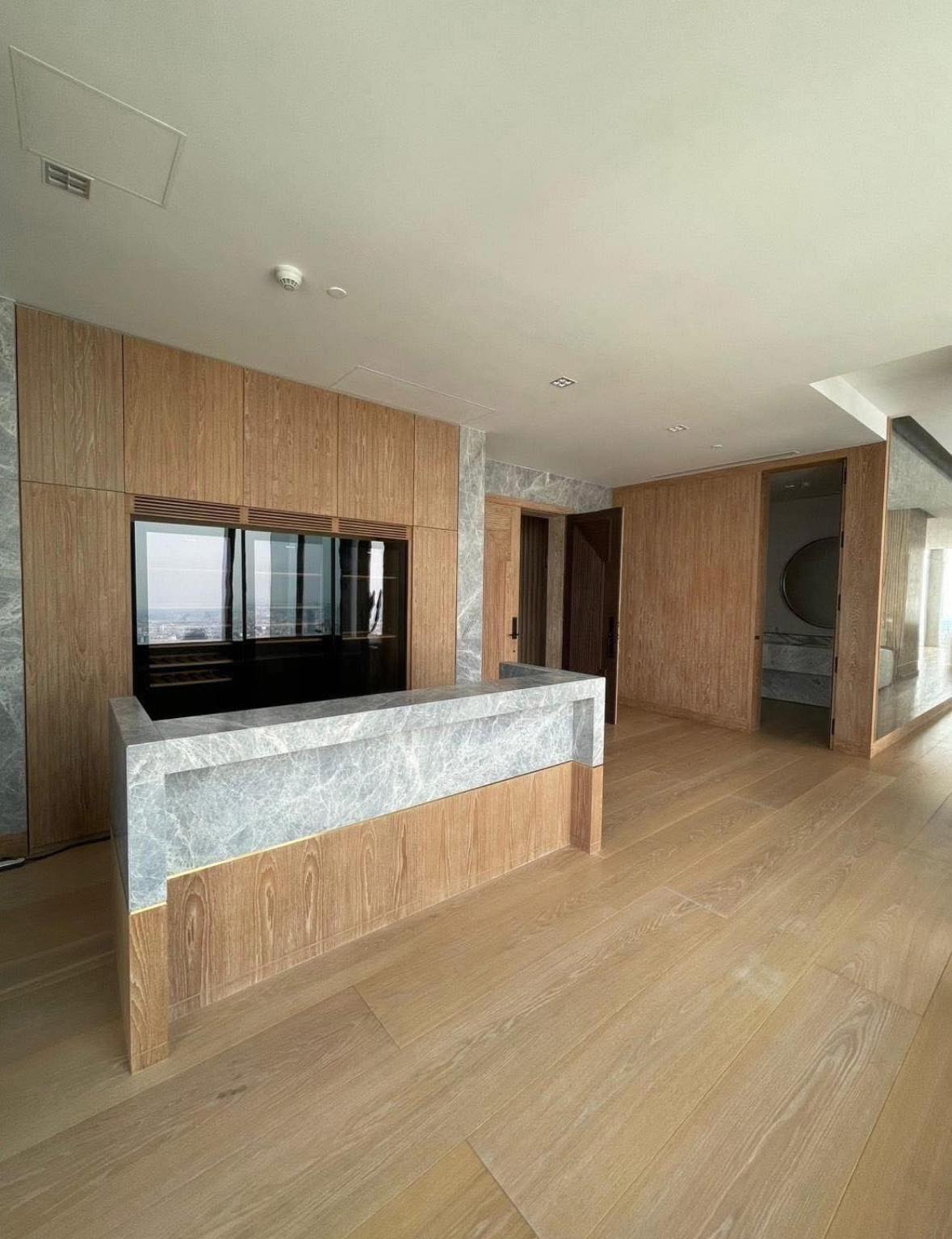 Ultra-luxury 4BR penthouse at Ritz-Carlton MahaNakhon, 1000 SQM on high floor. Now for rent at 2M THB/month. Unrivaled elegance, skyline views.