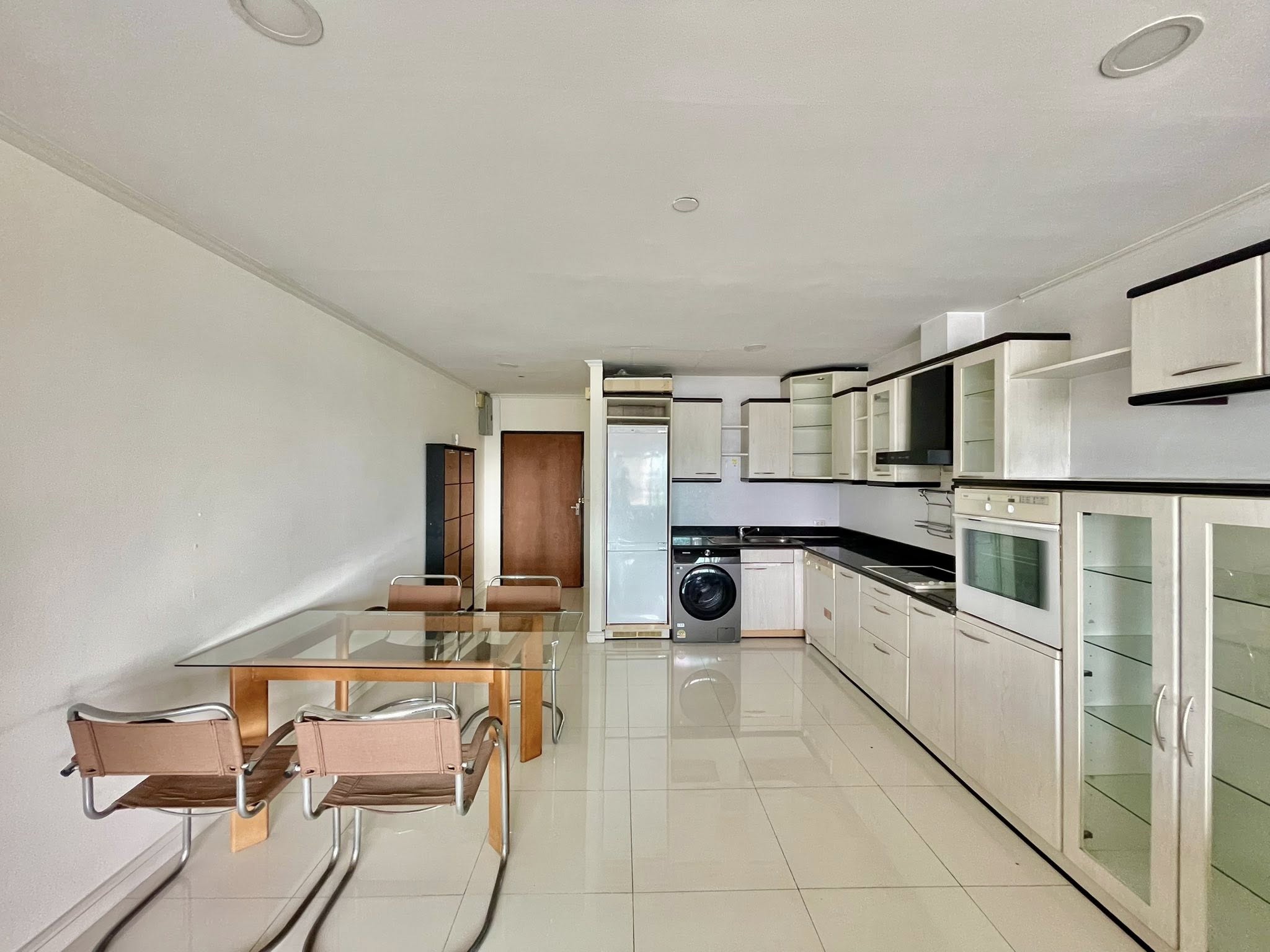 Spacious 2 bed condo at Sathorn Gardens, 94 sqm on 9th floor. Rent ฿40,000/month or buy for ฿11M. Walk to BTS, MRT, Silom & Lumpini Park.