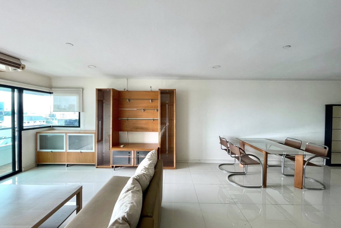 Spacious 2 bed condo at Sathorn Gardens, 94 sqm on 9th floor. Rent ฿40,000/month or buy for ฿11M. Walk to BTS, MRT, Silom & Lumpini Park.