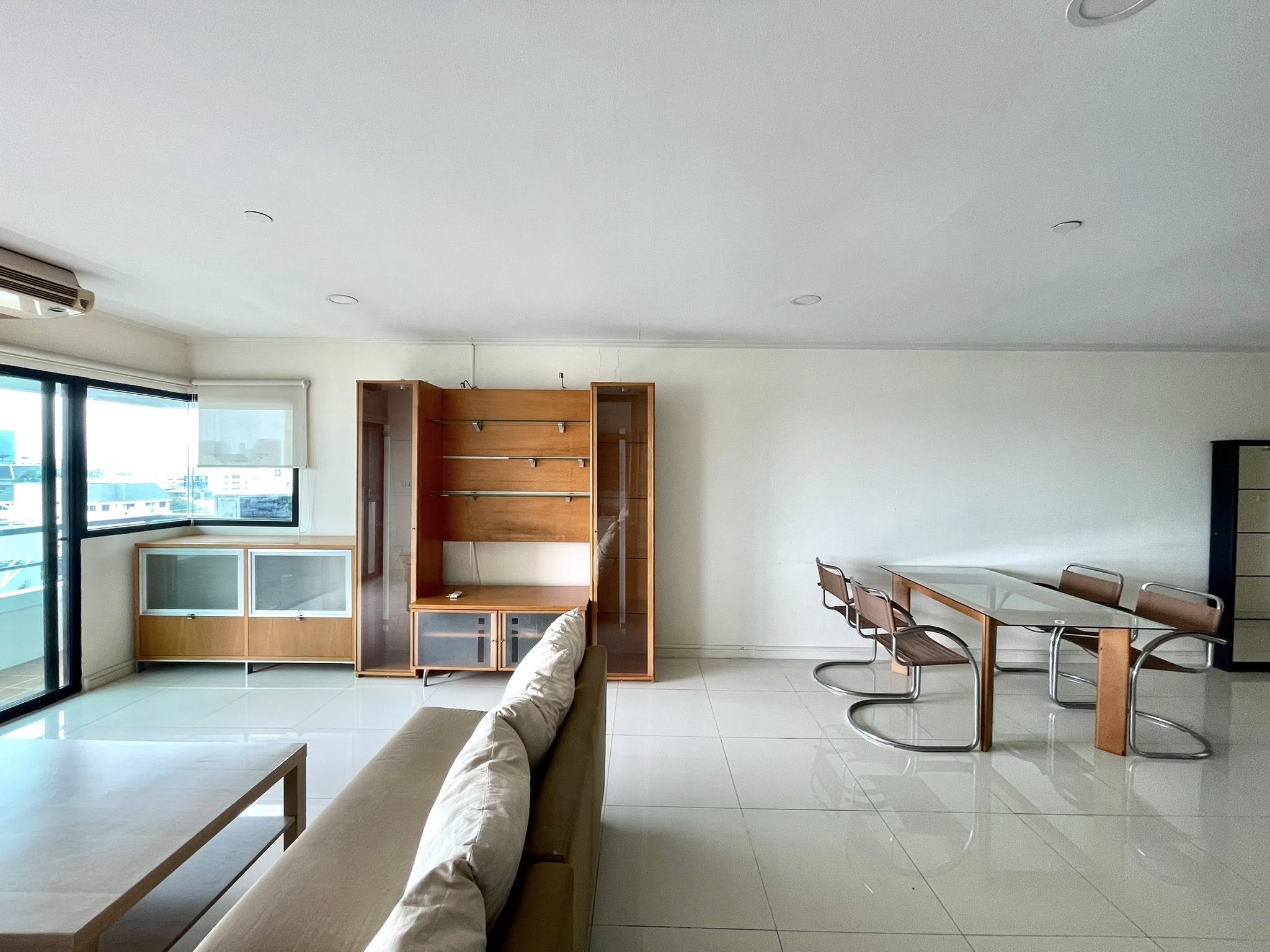 Spacious 2 bed condo at Sathorn Gardens, 94 sqm on 9th floor. Rent ฿40,000/month or buy for ฿11M. Walk to BTS, MRT, Silom & Lumpini Park.
