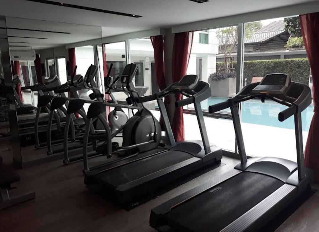 Pet-friendly 1 bed condo at Maestro 39 near BTS Phrom Phong. Fully furnished, peaceful corner unit with top facilities. Ready to move in!
