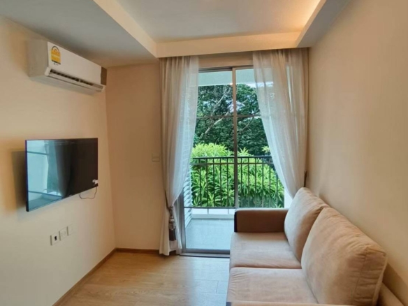 Pet-friendly 1 bed condo at Maestro 39 near BTS Phrom Phong. Fully furnished, peaceful corner unit with top facilities. Ready to move in!