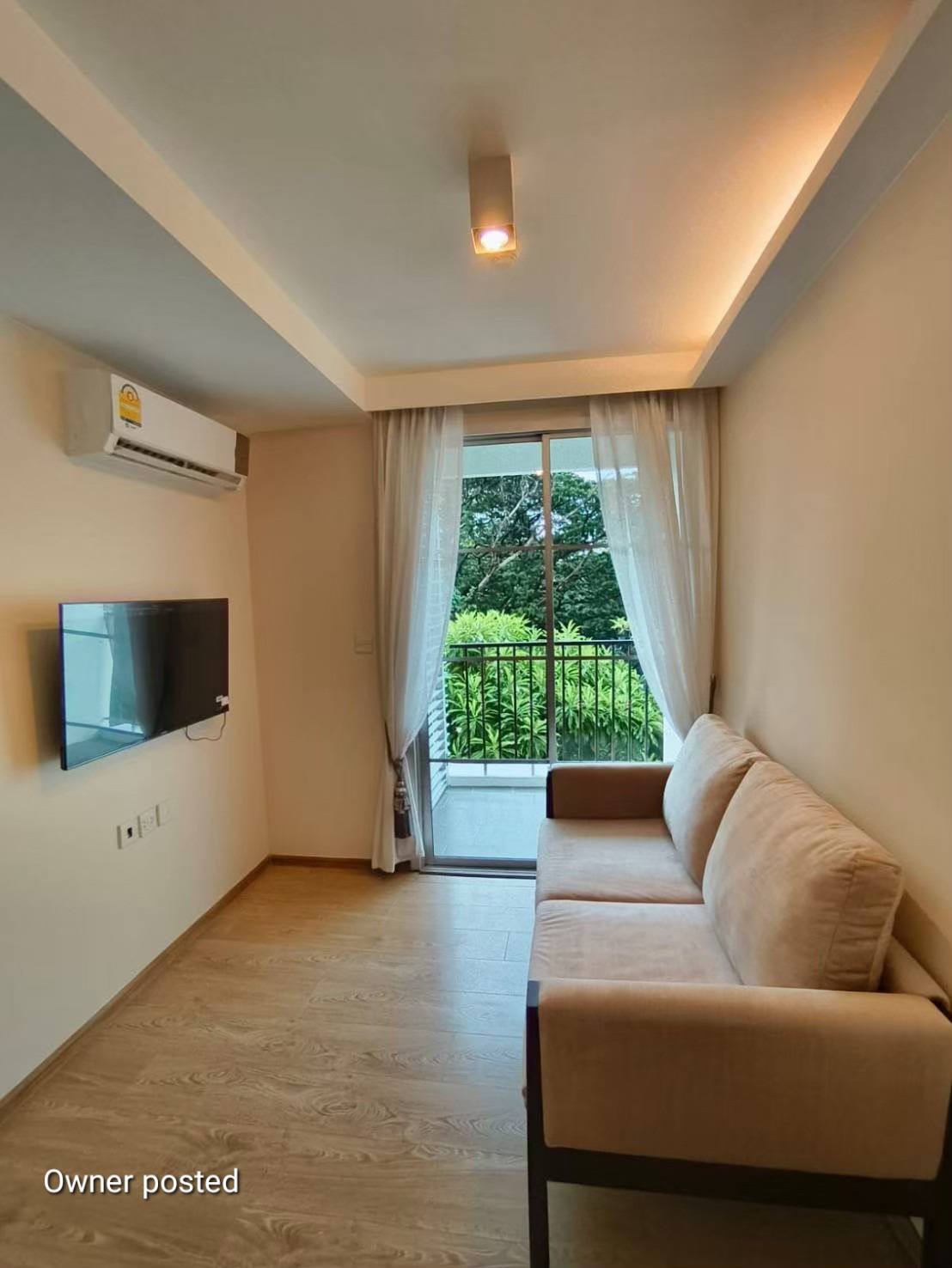 Pet-friendly 1 bed condo at Maestro 39 near BTS Phrom Phong. Fully furnished, peaceful corner unit with top facilities. Ready to move in!