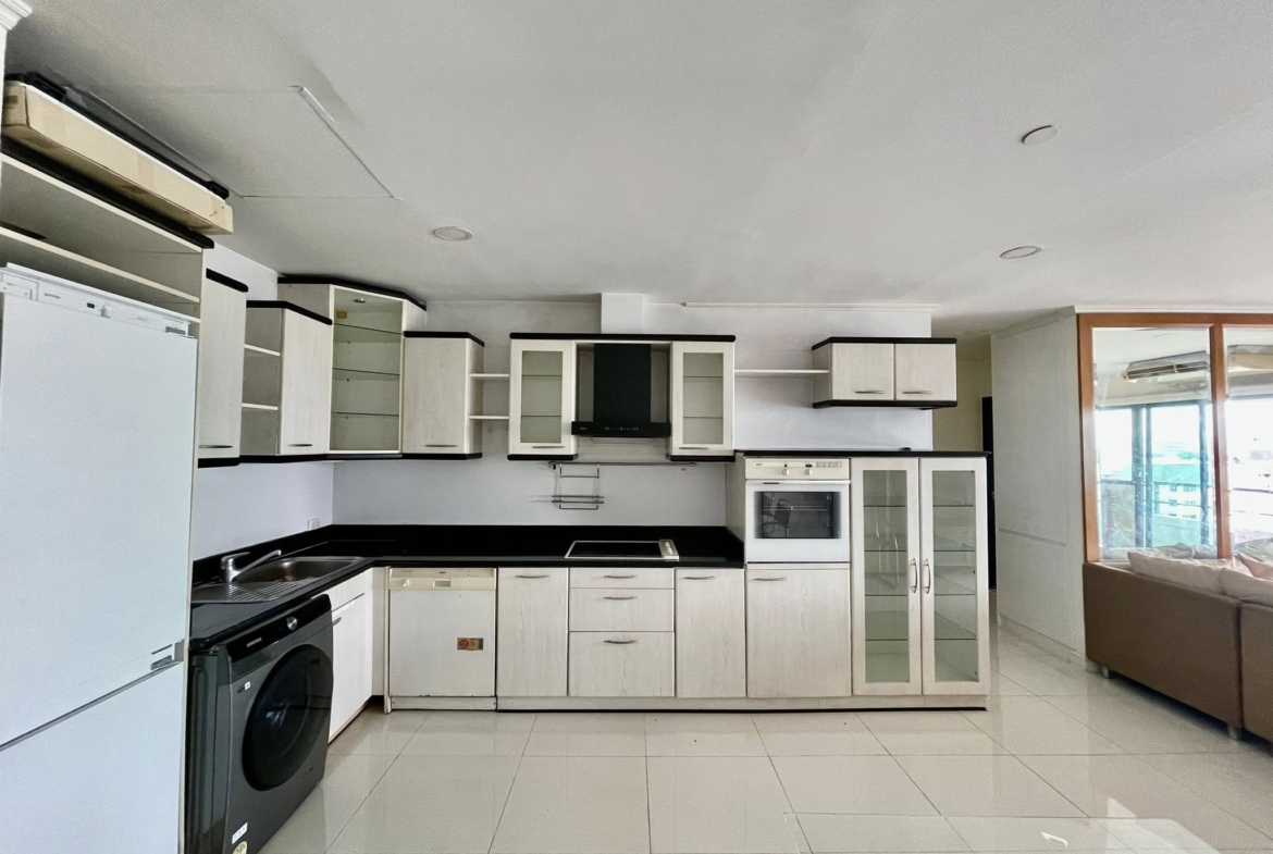 Spacious 2 bed condo at Sathorn Gardens, 94 sqm on 9th floor. Rent ฿40,000/month or buy for ฿11M. Walk to BTS, MRT, Silom & Lumpini Park.