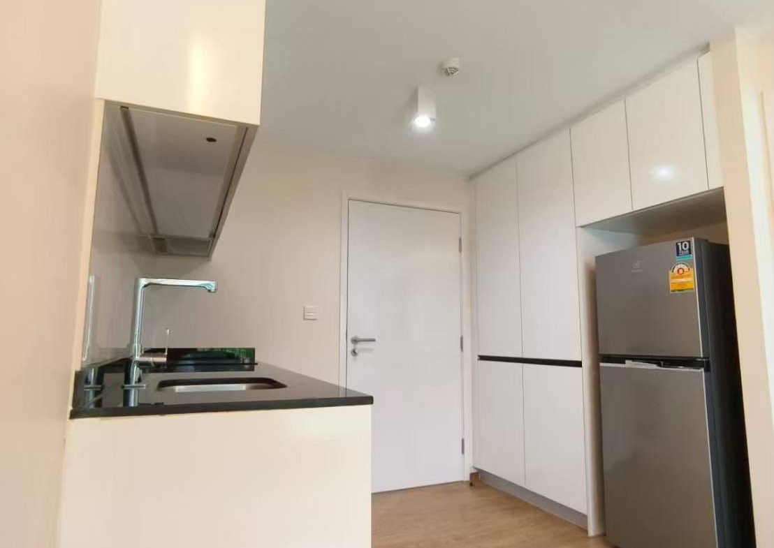 Pet-friendly 1 bed condo at Maestro 39 near BTS Phrom Phong. Fully furnished, peaceful corner unit with top facilities. Ready to move in!